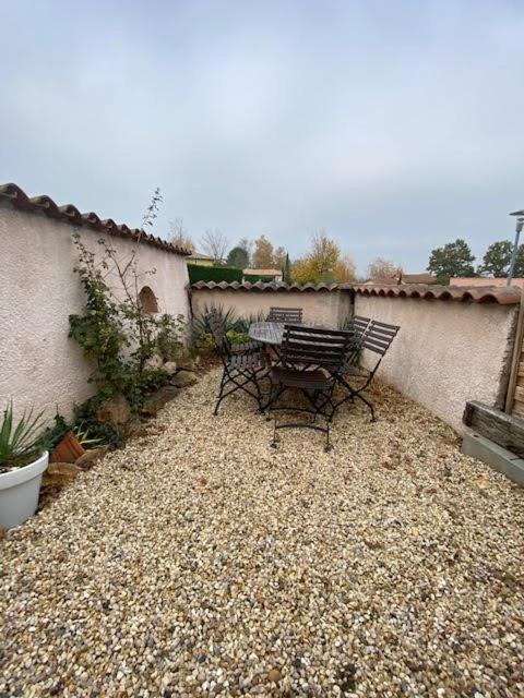 Studio De Jardin "Le Temps D Une Pause" Jusqu'A 4 Personnes En Face Du Beaujolais - Climatisation Et Borne Recharge Vehicule Electrique Montmerle-sur-Saone Luaran gambar